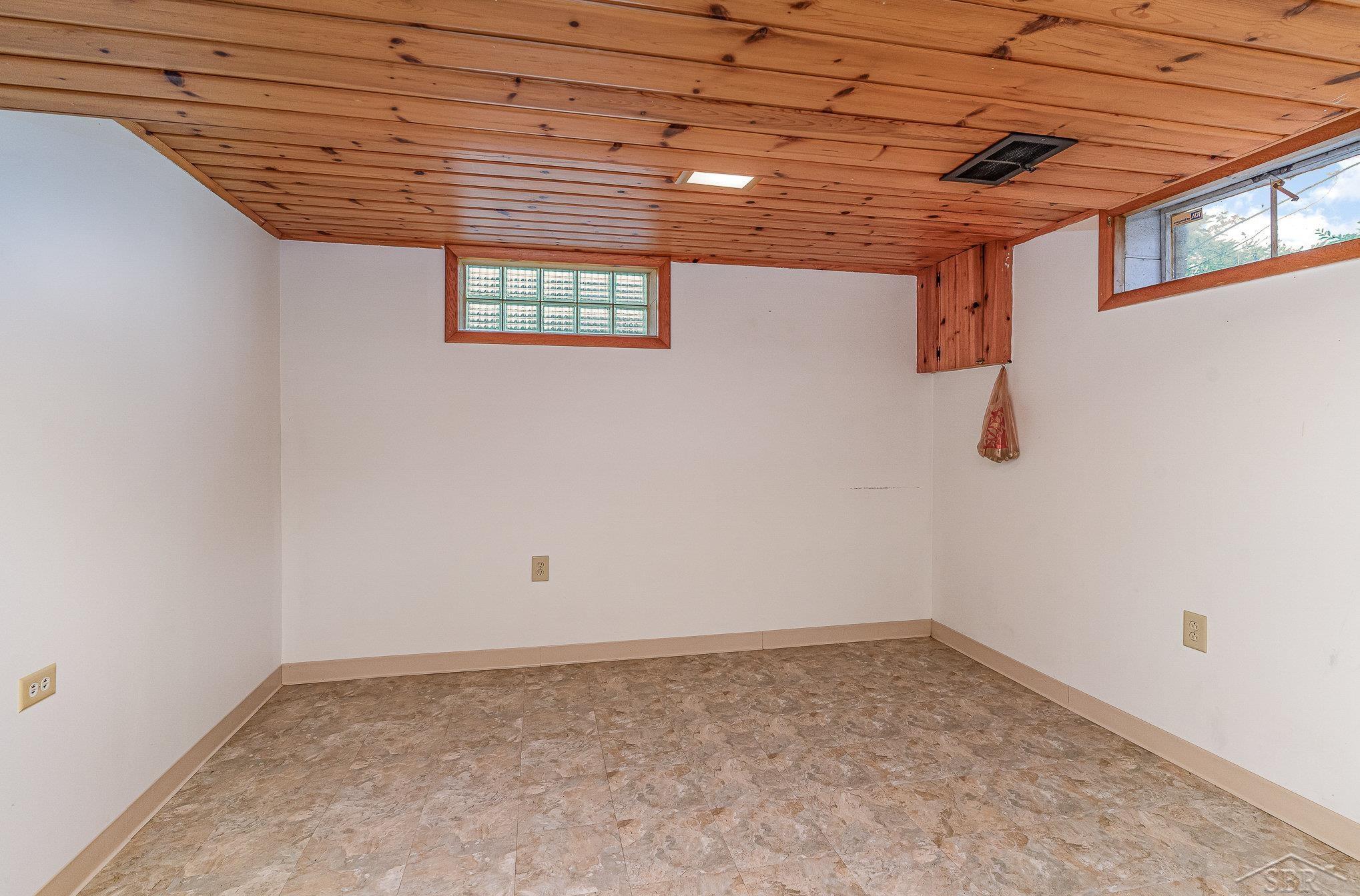 1945 West Youngs Ditch Road Bay City, MI 48708 - Photo 18 of 26 50126399-18.JPG