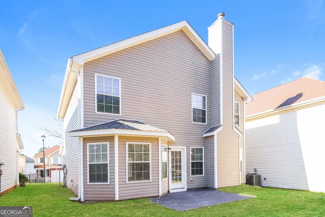 a view of outdoor space yard and front view of a house