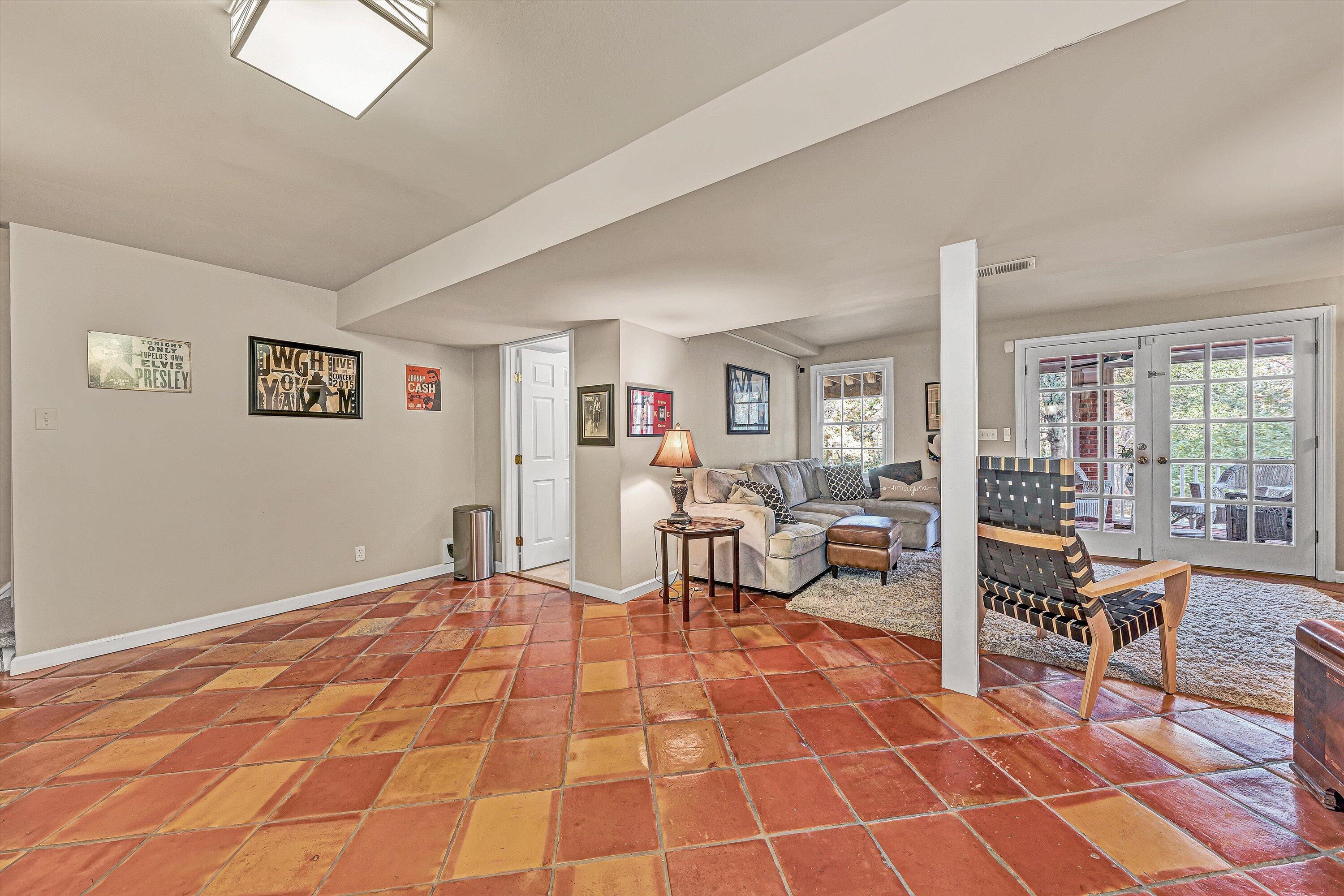 727 White Oak Road Southwest Roanoke, VA 24014 - Photo 36 of 52 a living room with patio furniture and a dining table