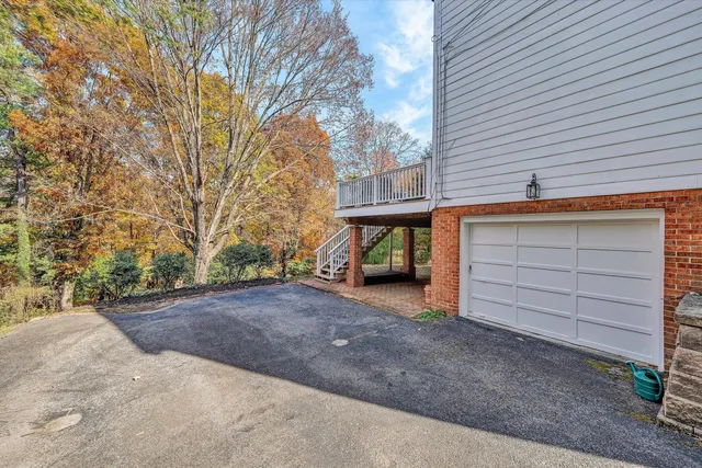 $819,900 | 727 White Oak Road Southwest, Roanoke, VA 24014