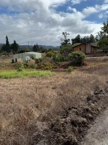 a view of residential houses with outdoor space