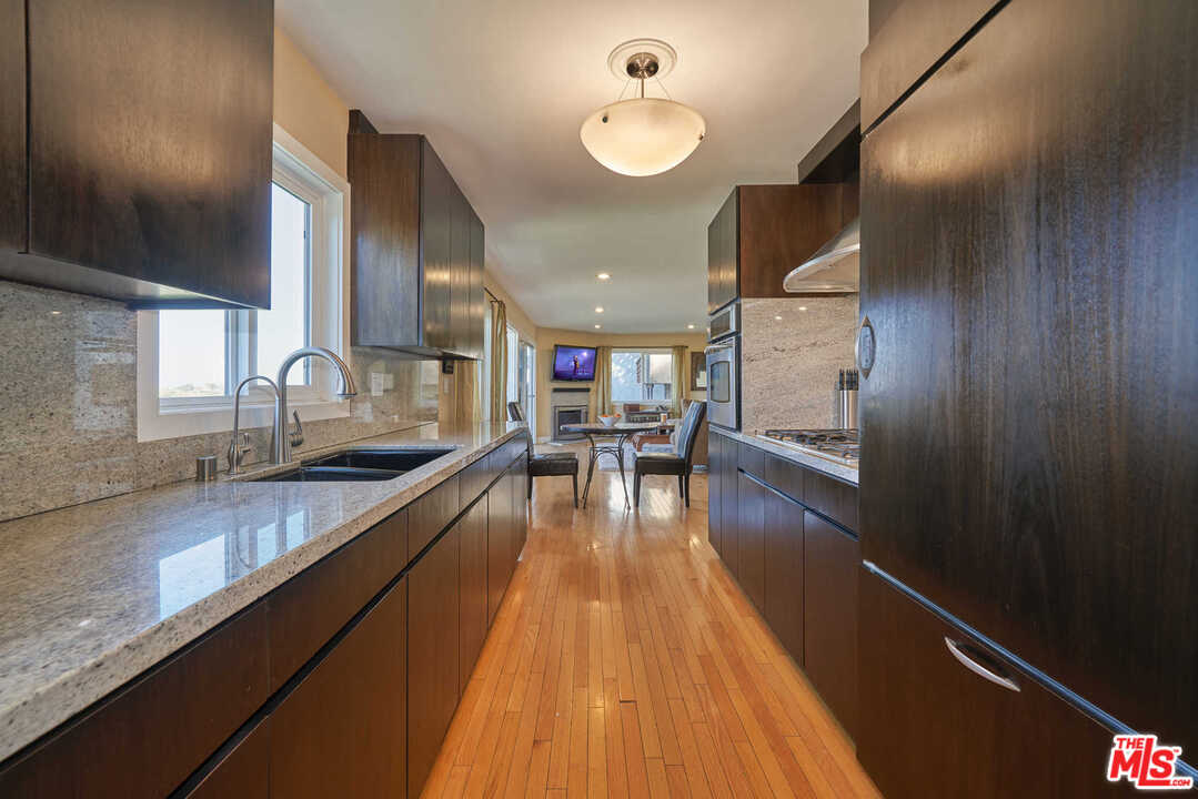 2150 Beech Knoll Road Los Angeles, CA 90046 - Photo 18 of 43