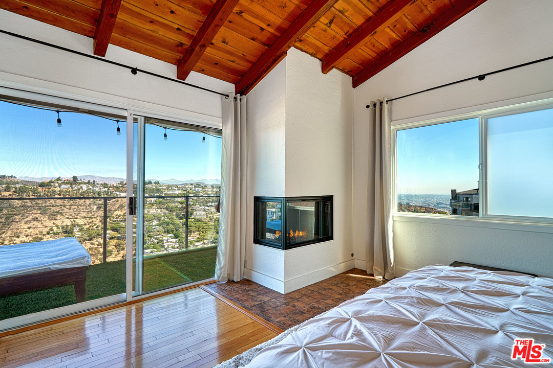 2150 Beech Knoll Road Los Angeles, CA 90046 - Photo 23 of 43