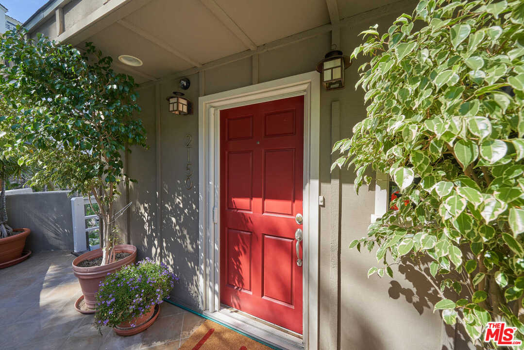 2150 Beech Knoll Road Los Angeles, CA 90046 - Photo 4 of 43
