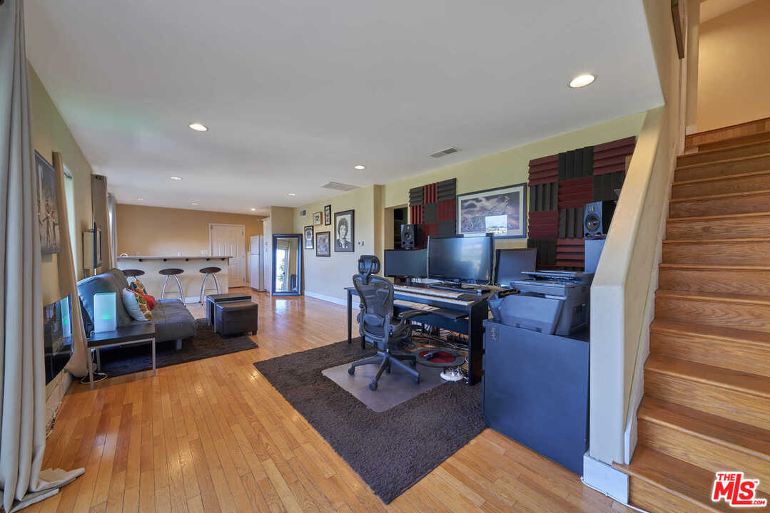 2150 Beech Knoll Road Los Angeles, CA 90046 - Photo 33 of 43