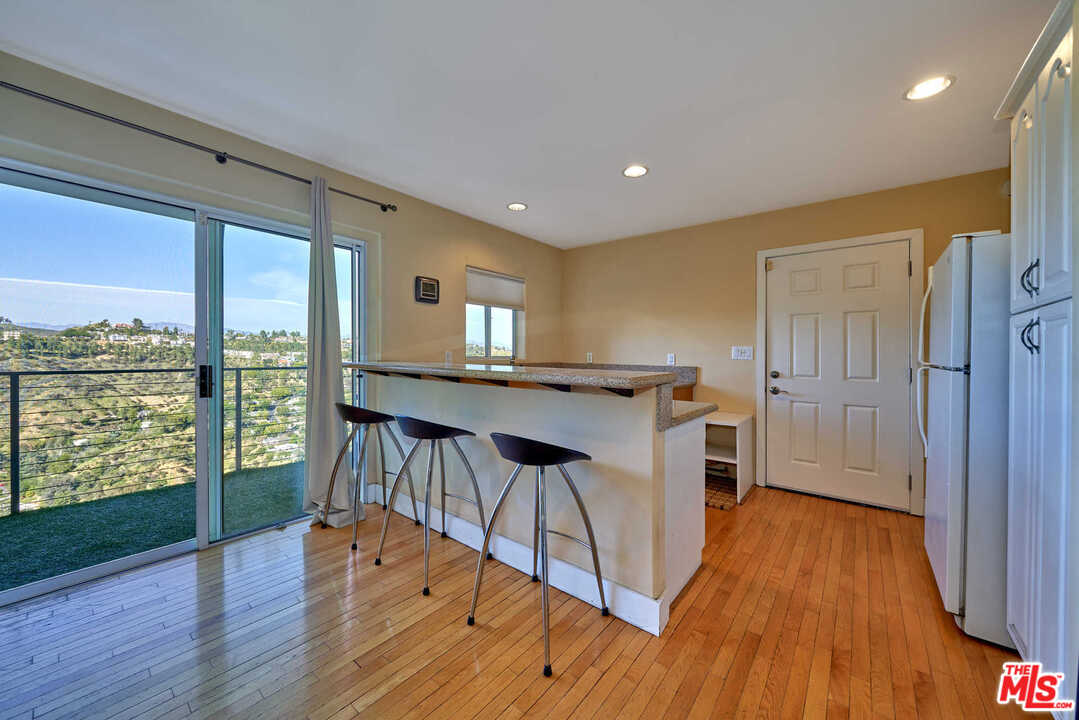 2150 Beech Knoll Road Los Angeles, CA 90046 - Photo 35 of 43
