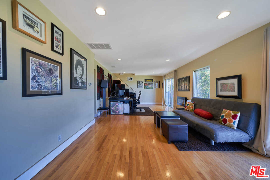 2150 Beech Knoll Road Los Angeles, CA 90046 - Photo 36 of 43