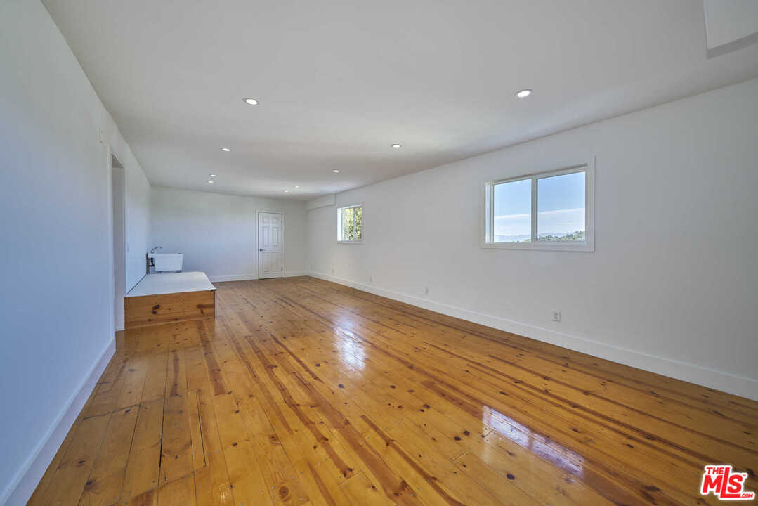 2150 Beech Knoll Road Los Angeles, CA 90046 - Photo 42 of 43