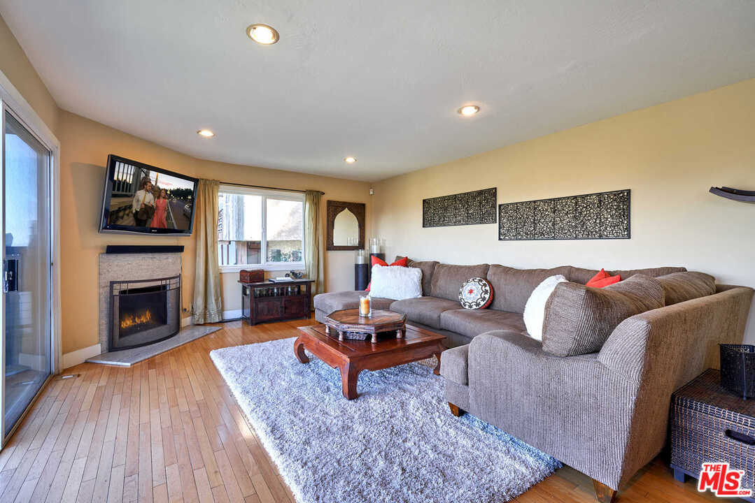 2150 Beech Knoll Road Los Angeles, CA 90046 - Photo 9 of 43