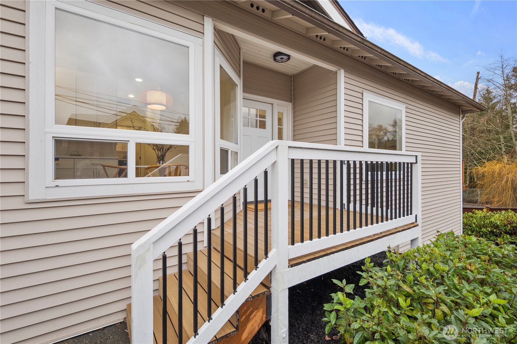 15604 48th Place West Edmonds, WA 98026 - Photo 3 of 32