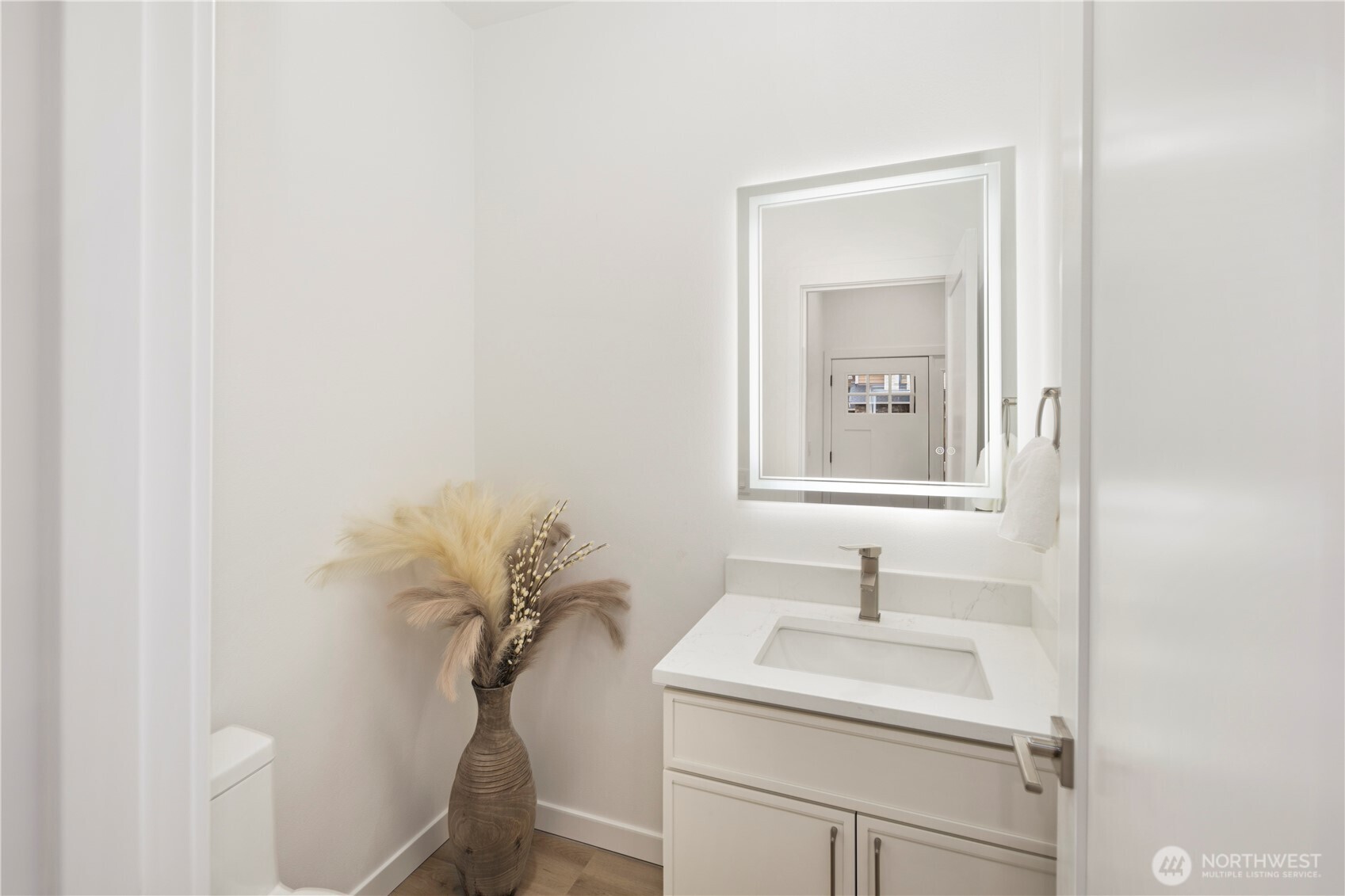 15604 48th Place West Edmonds, WA 98026 - Photo 8 of 32