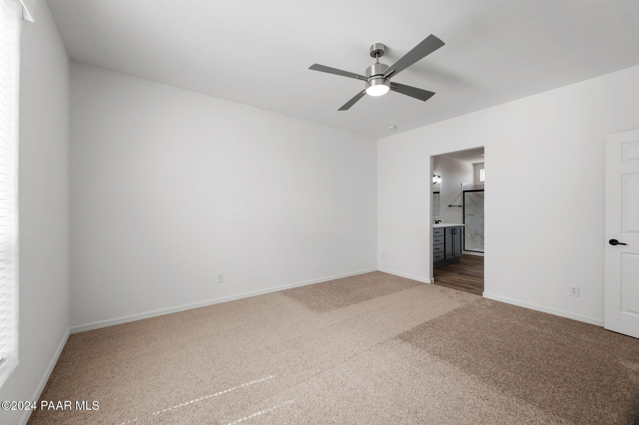 1490 Kings Court Road Paulden, AZ 86334 - Photo 16 of 31 14-Primary Bedroom (2)