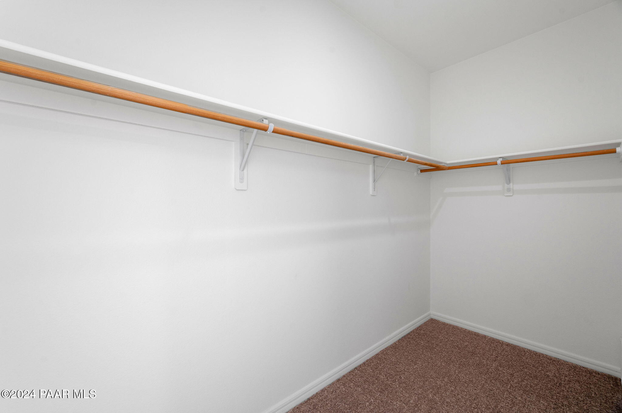 1490 Kings Court Road Paulden, AZ 86334 - Photo 17 of 31 15-Primary Closet