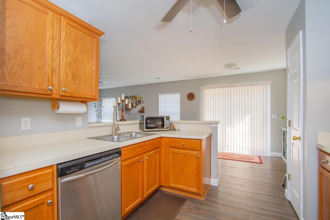 315 Hampton Ridge Drive Greer, SC 29651 - Photo 6 of 35 Gallery Image 6
