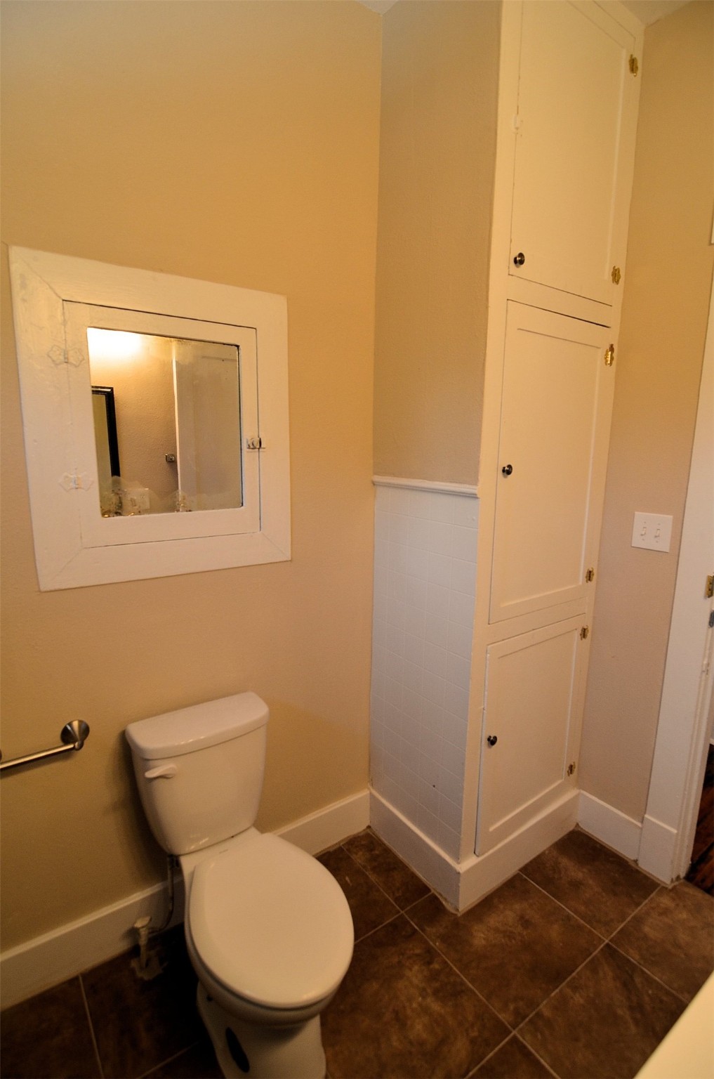 1602 Lee Street Houston, TX 77026 - Photo 22 of 26 a bathroom with a toilet