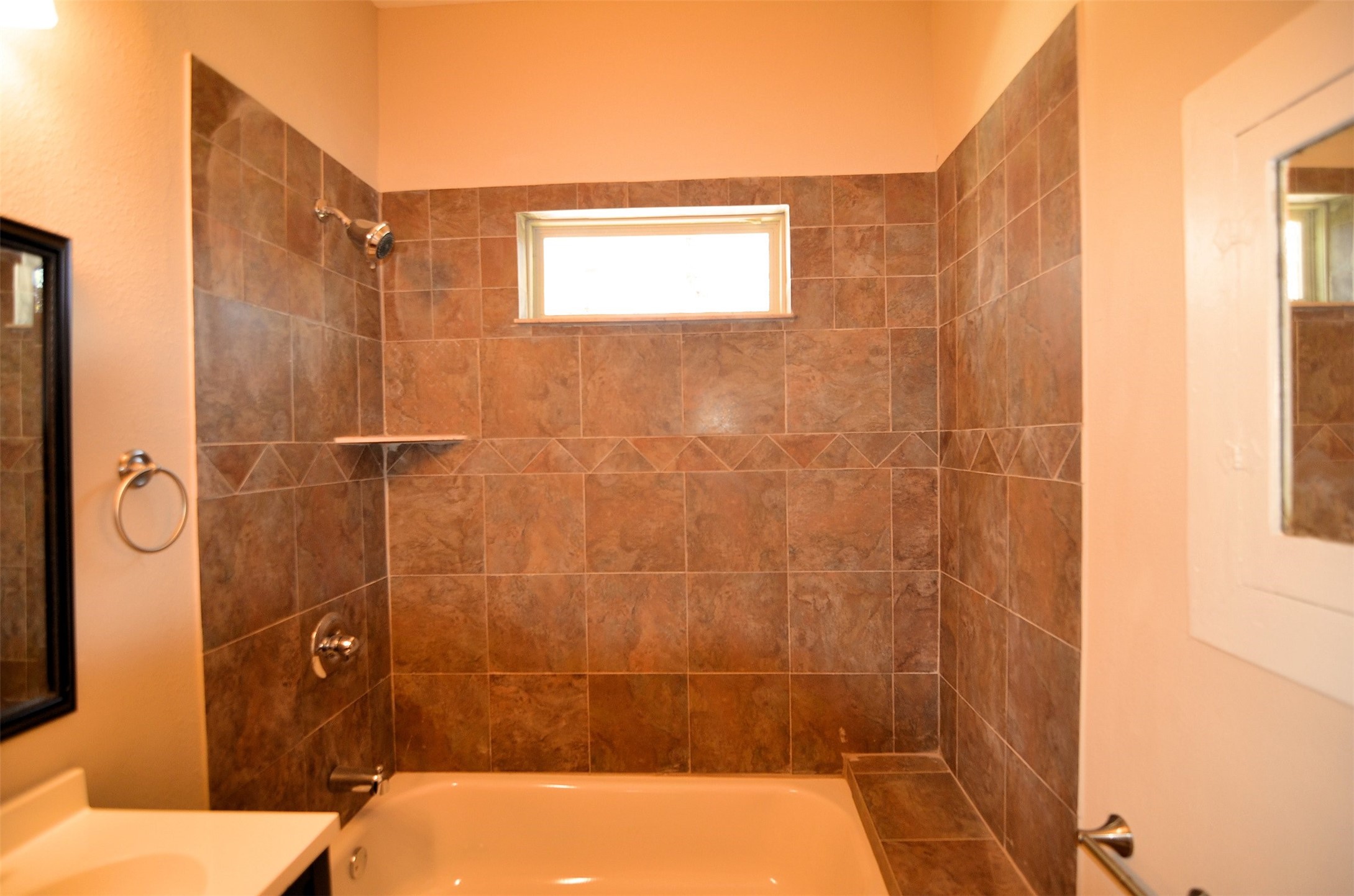 1602 Lee Street Houston, TX 77026 - Photo 25 of 26 a bathroom with a shower