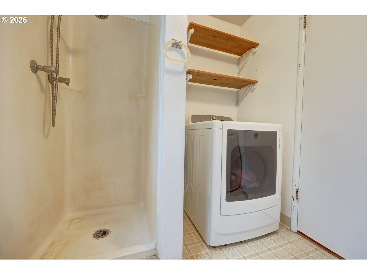 90835 McLean Hill Road Clatskanie, OR 97016 - Photo 13 of 22 a bathroom with a shower