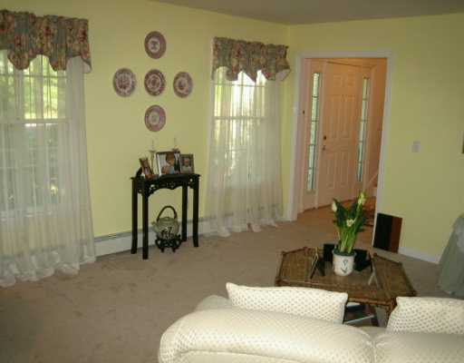 479 New Meadow Road Barrington, RI 02806 - Photo 8 of 8 Living Room.