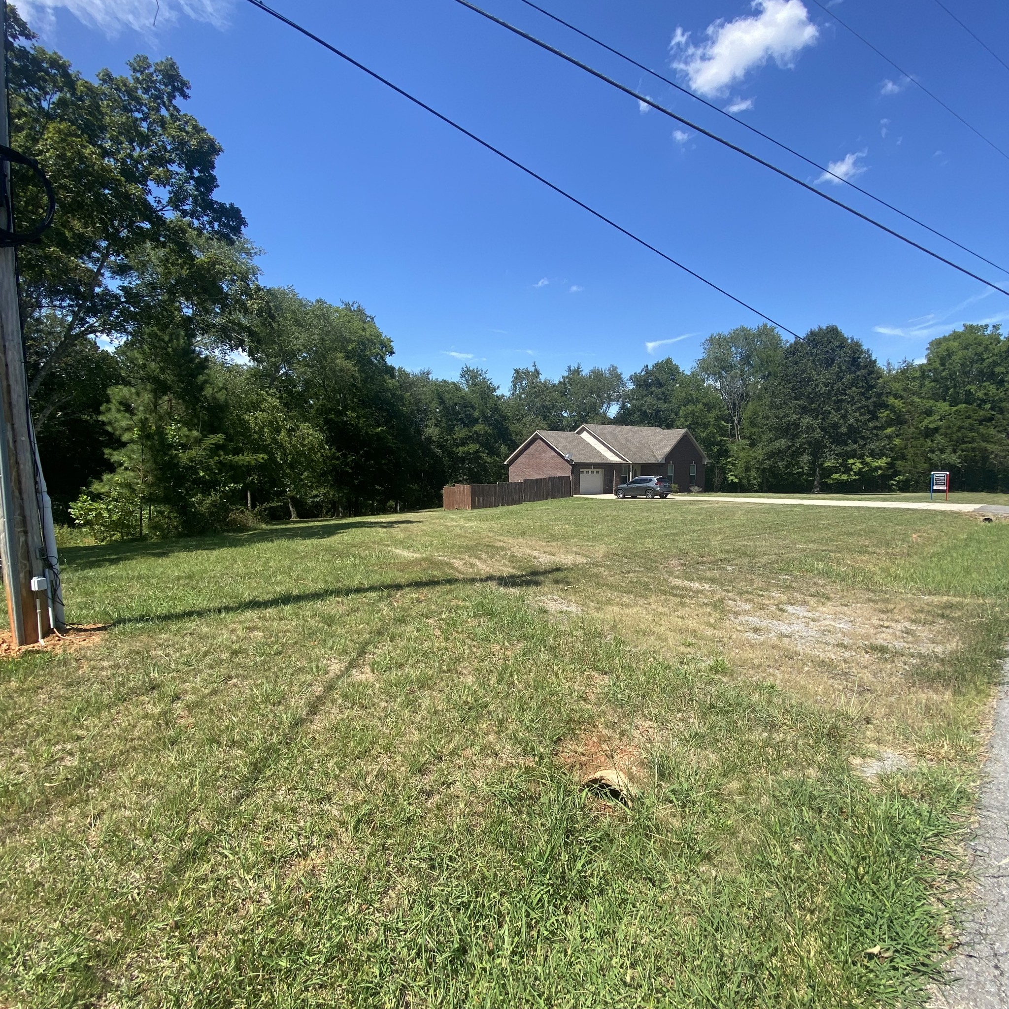 1055 Salem Ridge Road Clarksville, TN 37040 - Photo 3 of 18 a view of a big yard with an outdoor space