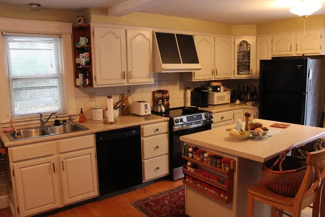 $545,000 | 18 Elmwood Avenue, South Portland, ME 04106