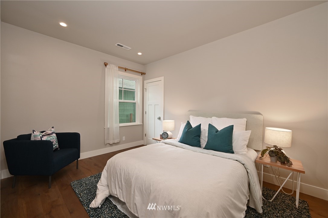 719 North 48th Street Seattle, WA 98103 - Photo 11 of 30