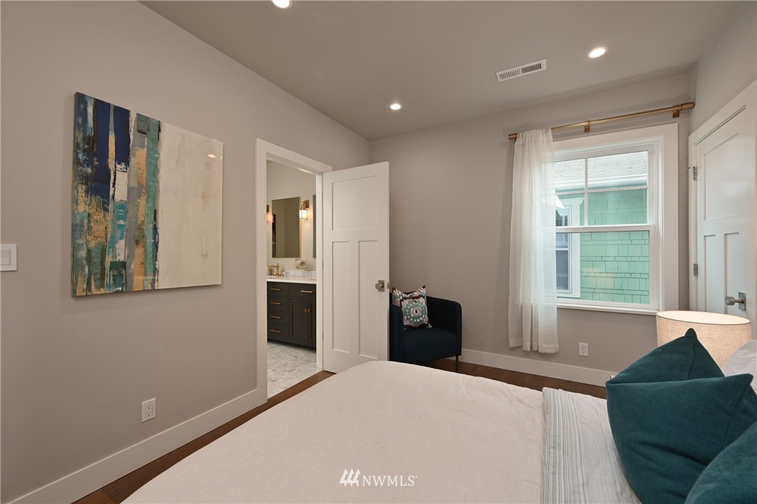 719 North 48th Street Seattle, WA 98103 - Photo 12 of 30