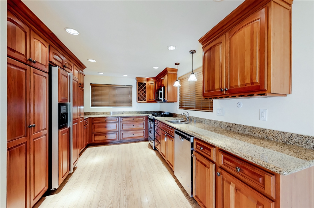 2707 Ledgetop Place Spring Valley, CA 91977 - Photo 6 of 18 Gallery Image 6