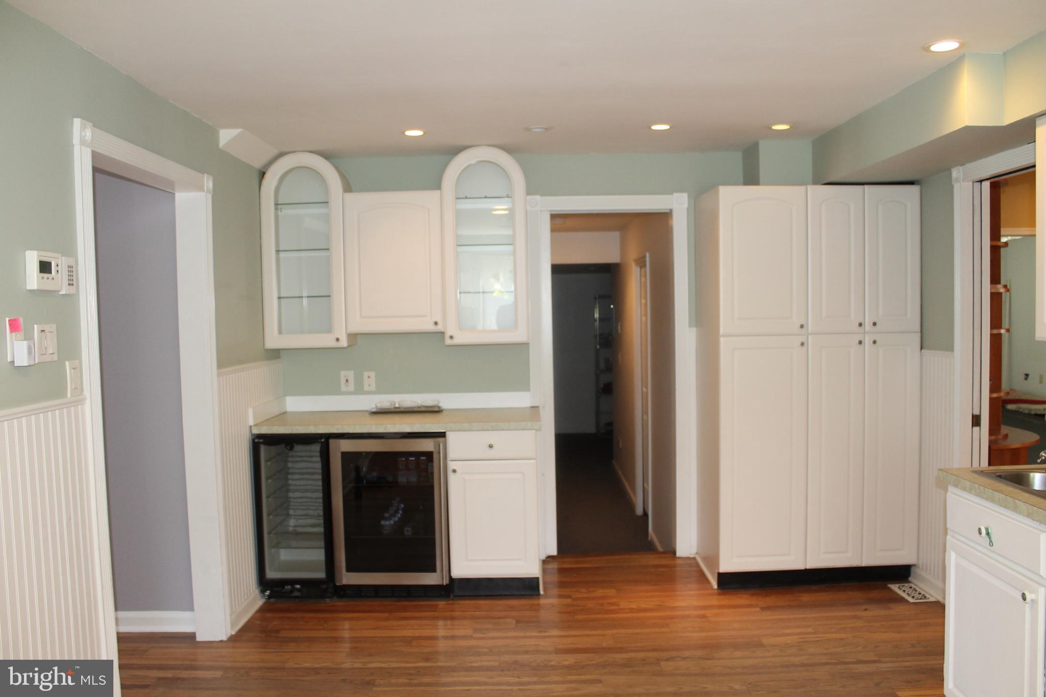 40 Buttonwood Road Stratford, NJ 08084 - Photo 4 of 40 Wine and beverage refrigerator