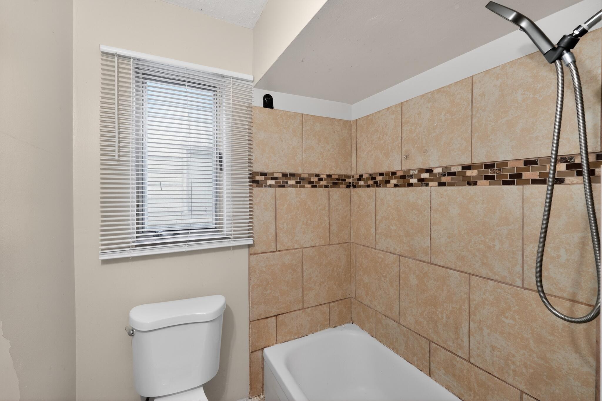 806 South Hampton Road Columbus, OH 43227 - Photo 21 of 30 21_806_S_Hampton_Rd-Bathroom-n-18