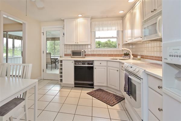 32 Crest Road Framingham, MA 01702 - Photo 7 of 25 Gallery Image 7