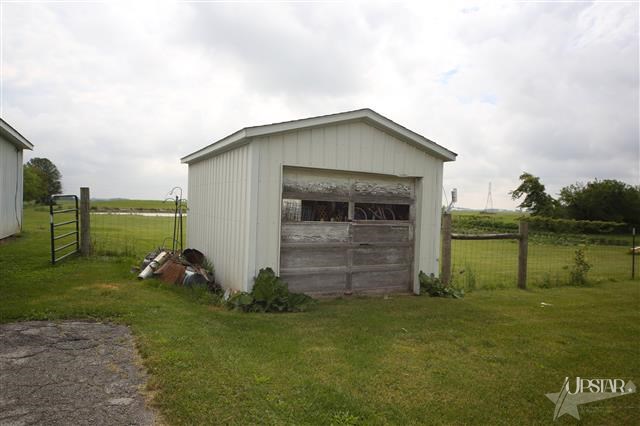 4215 South Warren Road Huntington, IN 46750 - Photo 4 of 22 Gallery Image 4