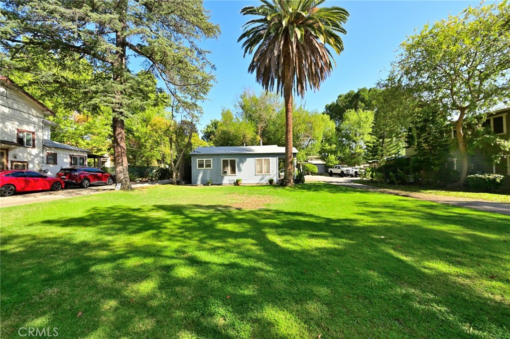 542 North Madison Avenue Pasadena, CA 91101 - Photo 2 of 27 a front view of house with yard and green space