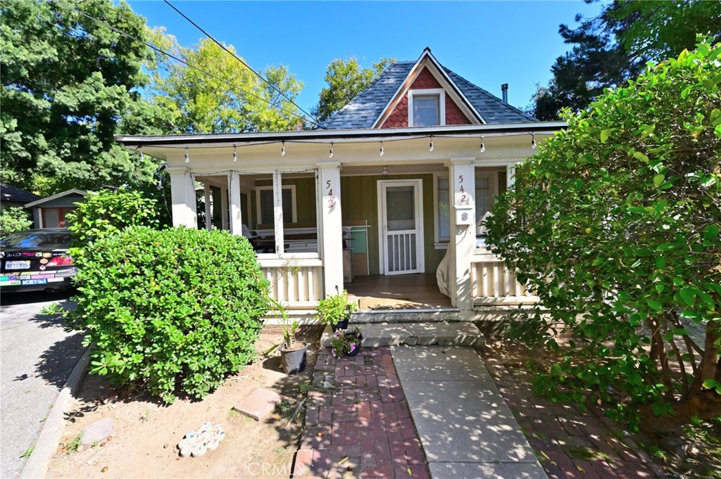 542 North Madison Avenue Pasadena, CA 91101 - Photo 6 of 27 front view of a house with a small yard
