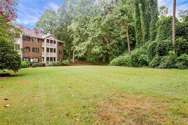 $140,000 | 518 Barrington Hills Drive, Atlanta, GA 30350