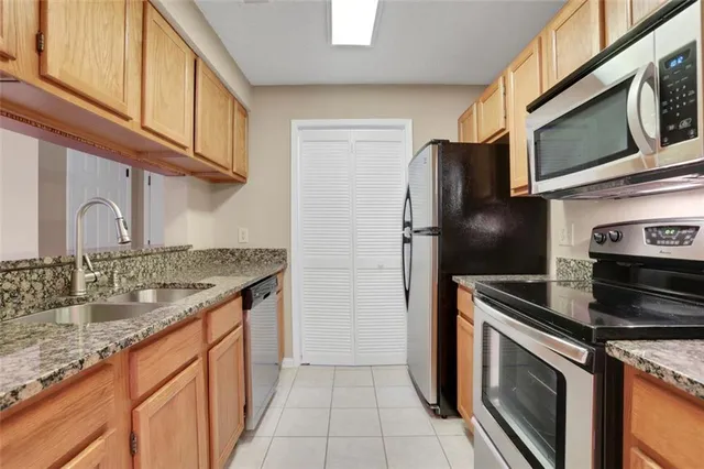 $140,000 | 518 Barrington Hills Drive, Atlanta, GA 30350