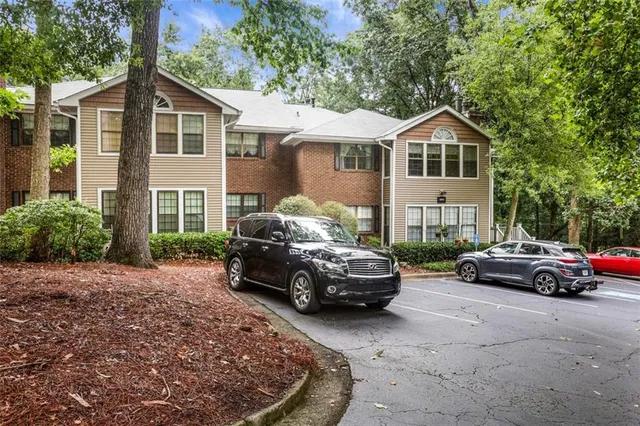 $140,000 | 518 Barrington Hills Drive, Atlanta, GA 30350
