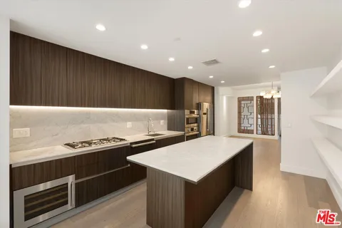 $1,398,000 | 1345 Havenhurst Drive, Unit 4, West Hollywood, CA 90046