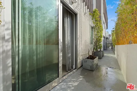 $1,398,000 | 1345 Havenhurst Drive, Unit 4, West Hollywood, CA 90046