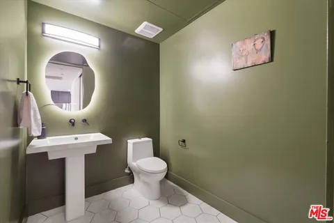 $1,398,000 | 1345 Havenhurst Drive, Unit 4, West Hollywood, CA 90046