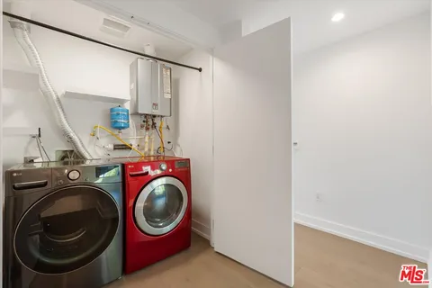 $1,398,000 | 1345 Havenhurst Drive, Unit 4, West Hollywood, CA 90046