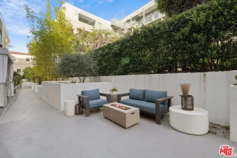 $1,398,000 | 1345 Havenhurst Drive, Unit 4, West Hollywood, CA 90046