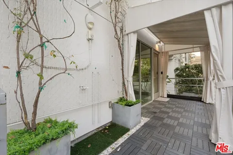 $1,398,000 | 1345 Havenhurst Drive, Unit 4, West Hollywood, CA 90046