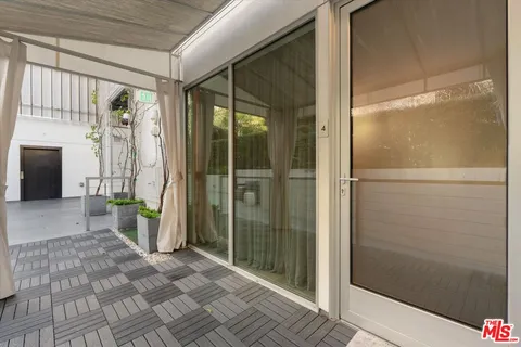 $1,398,000 | 1345 Havenhurst Drive, Unit 4, West Hollywood, CA 90046