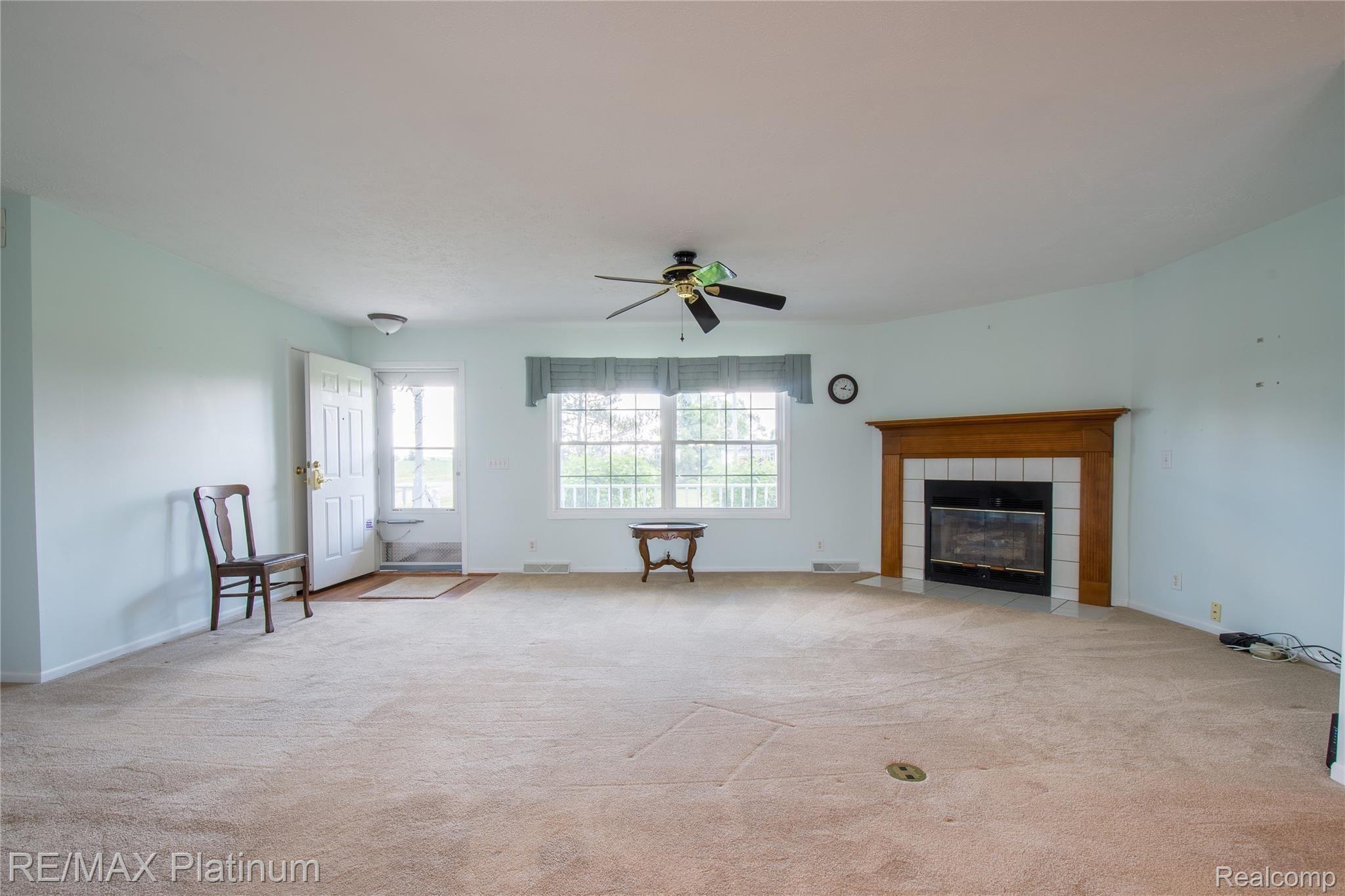 7947 Jefferson Road North Branch, MI 48461 - Photo 2 of 39 Living.jpeg