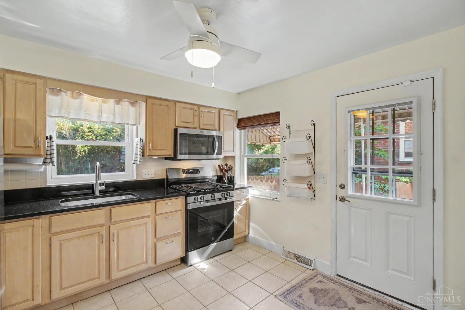 5216 Ralph Avenue Cincinnati, OH 45238 - Photo 8 of 31 Gallery Image 8