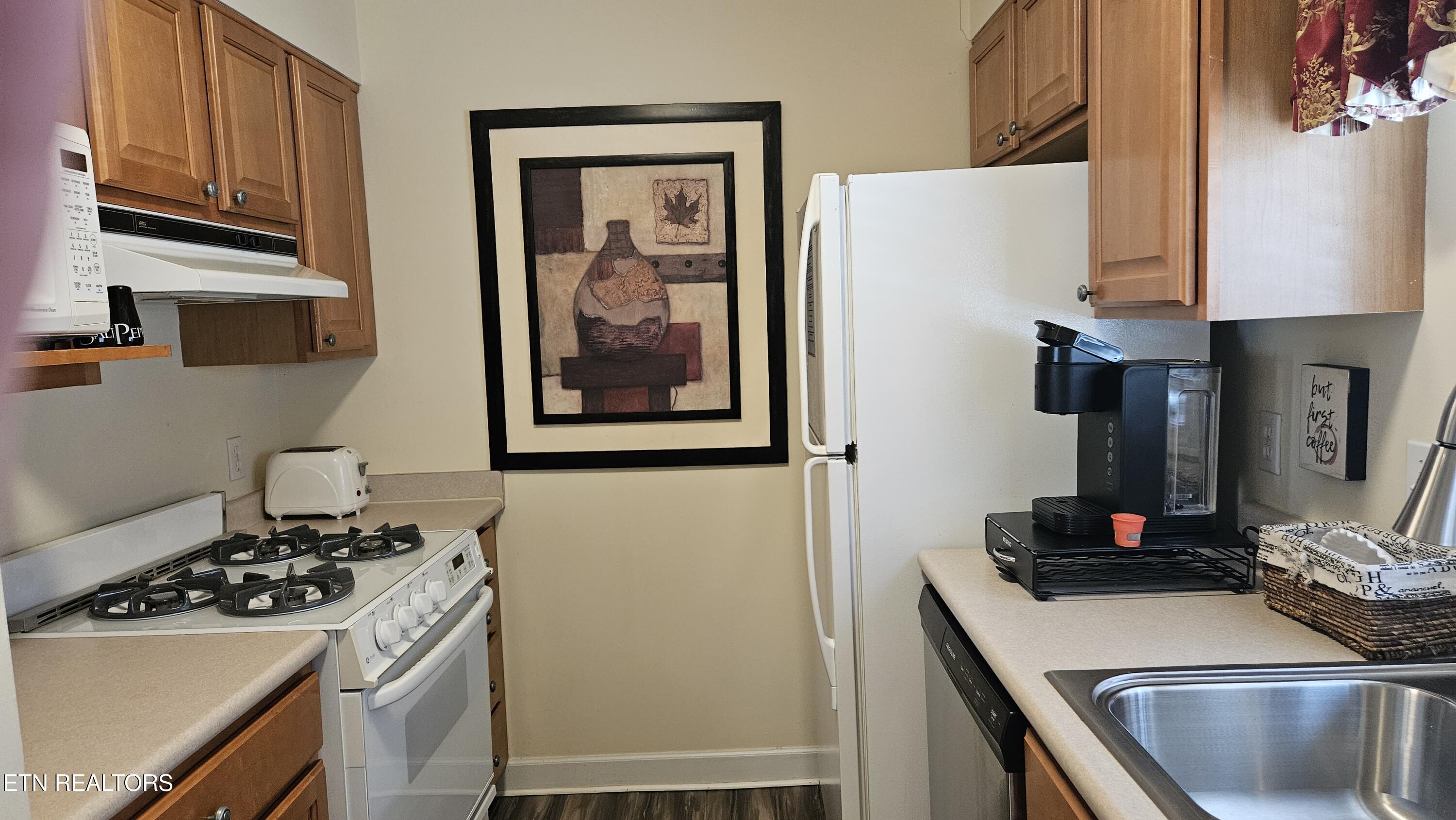 615 River Pl Way, Unit B304 Sevierville, TN 37862 - Photo 10 of 33 20260318_131509