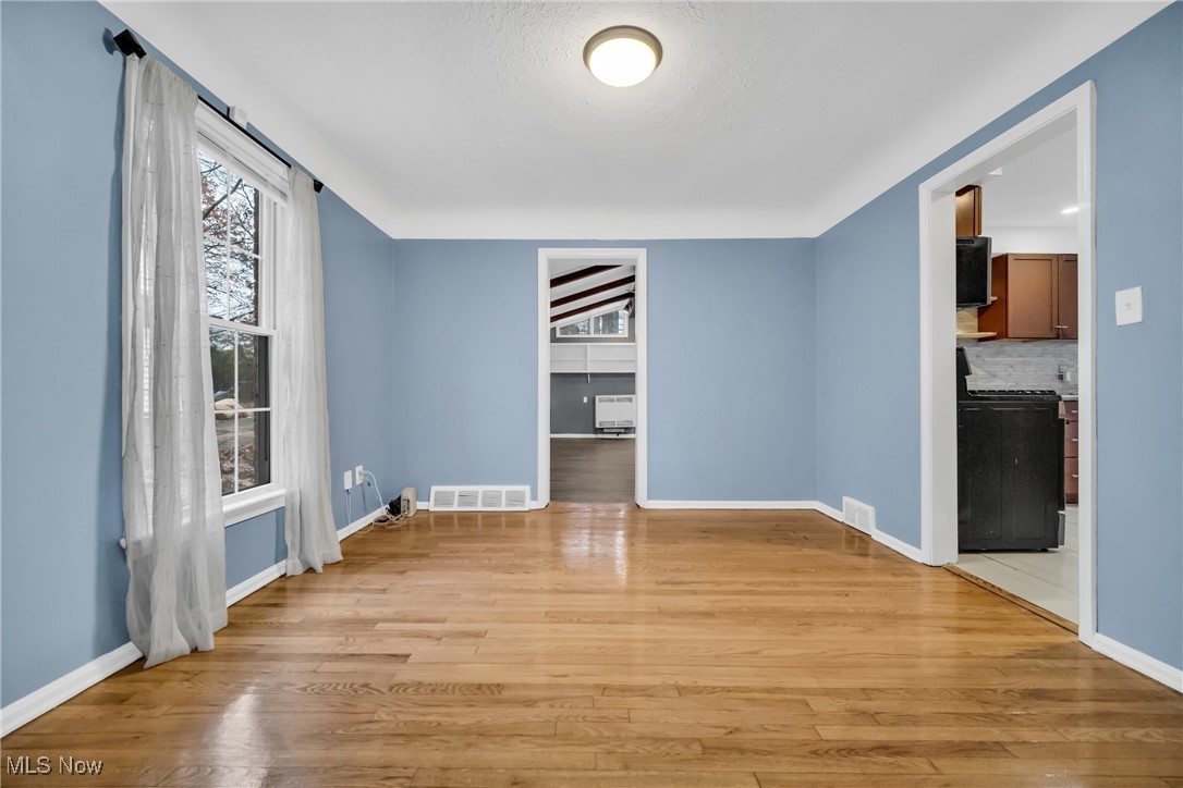 1605 Laclede Road Cleveland, OH 44121 - Photo 28 of 40