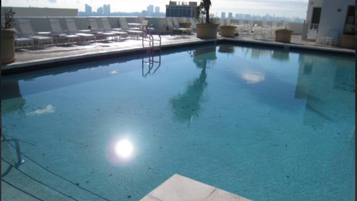 1830 Radius Drive, Unit 825 Hollywood, FL 33020 - Photo 18 of 25 Pic - Rooftop Pool