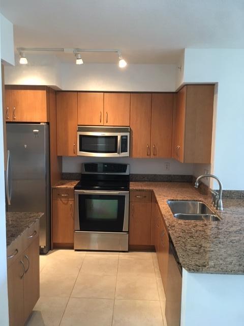 1830 Radius Drive, Unit 825 Hollywood, FL 33020 - Photo 5 of 25 Pic - Kitchen2