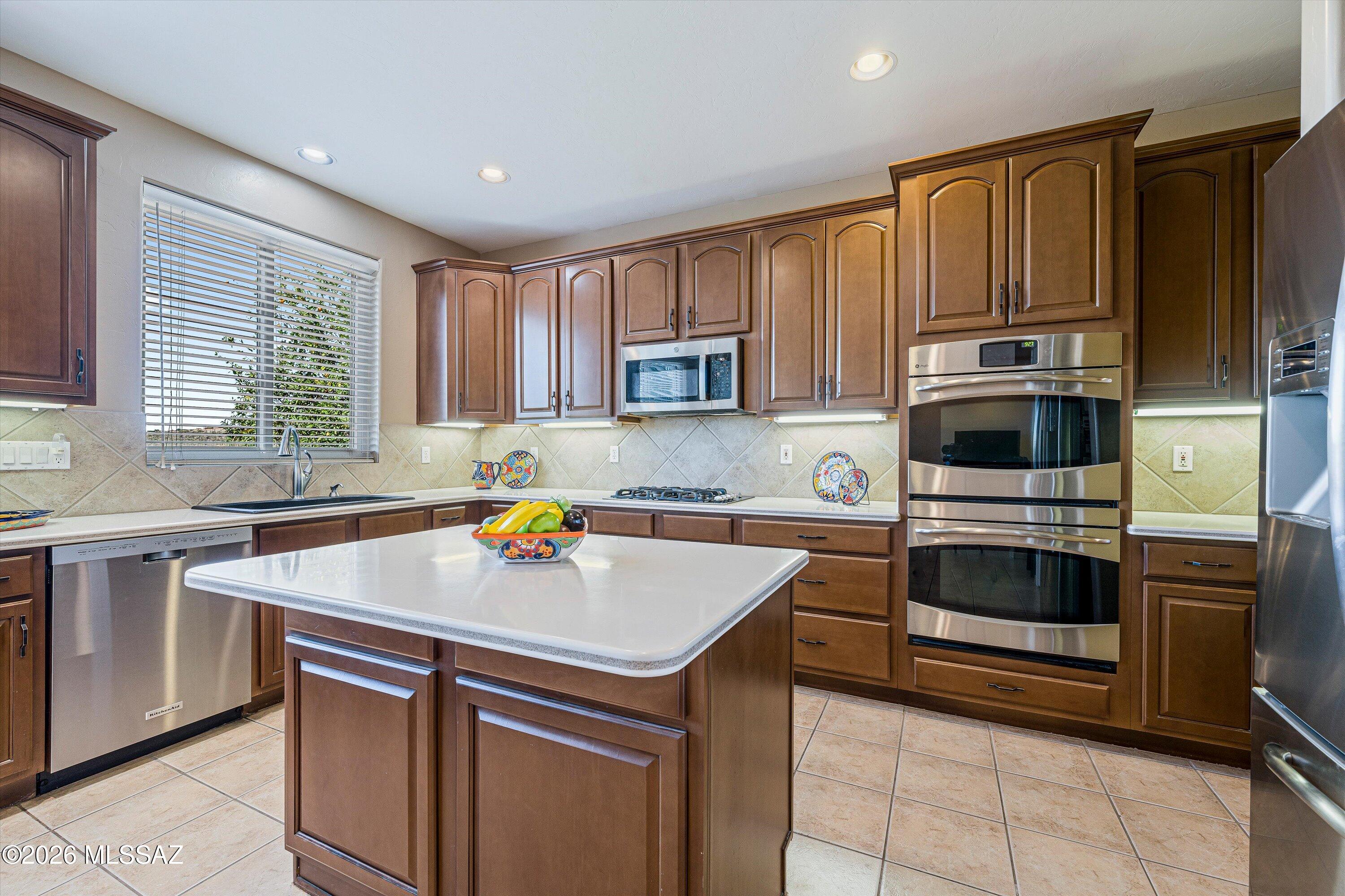 7452 East Ridge Point Road Tucson, AZ 85750 - Photo 11 of 42 Kitchen